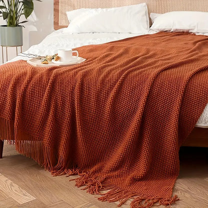 Morandi™ | Lett Oransje Pledd med Frynser – Akryl (130×180 cm)